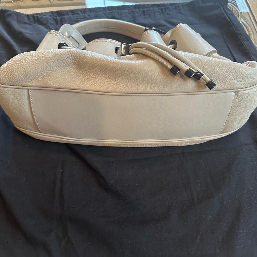 Authentic Burberry leather Prorsum large light taupe Hobo bag - Picture 3 of 5